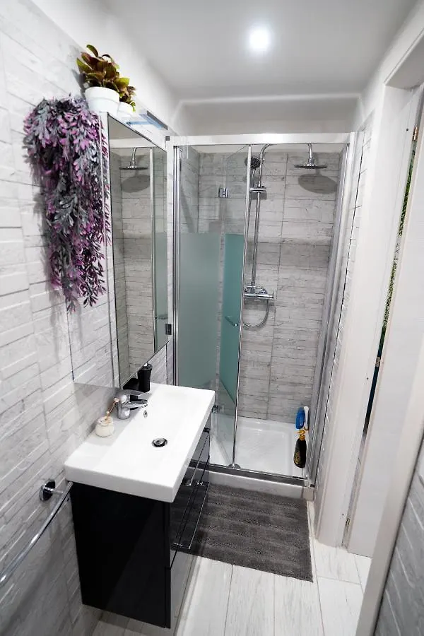 Central Monkey House Apartment Naples
